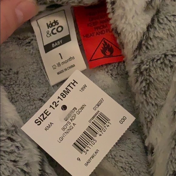 Fuzzy lightening bolts robe - Picture 3 of 4